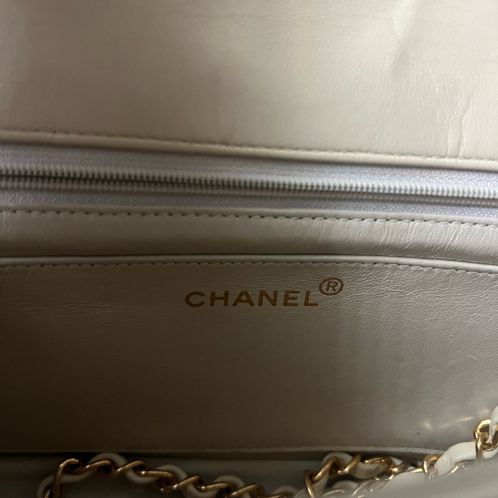 VINTAGE CHANEL Mademoiselle Cream Quilted Shoulder Bag with Gold Chain - rare - Picture 6 of 9